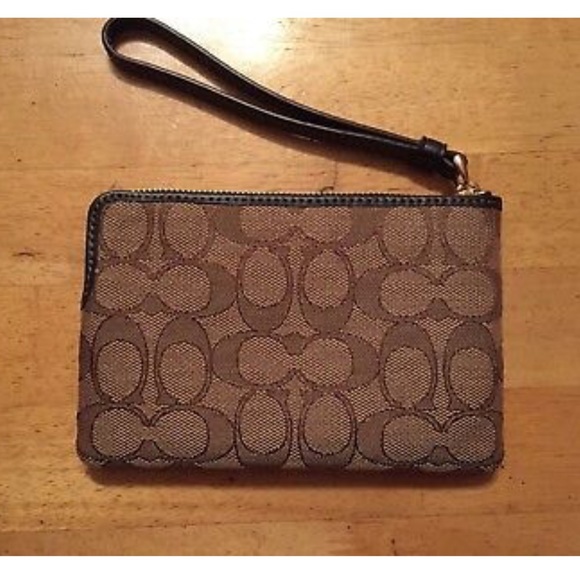 New Coach Khaki Signature Wristlet Bag - Picture 5 of 5